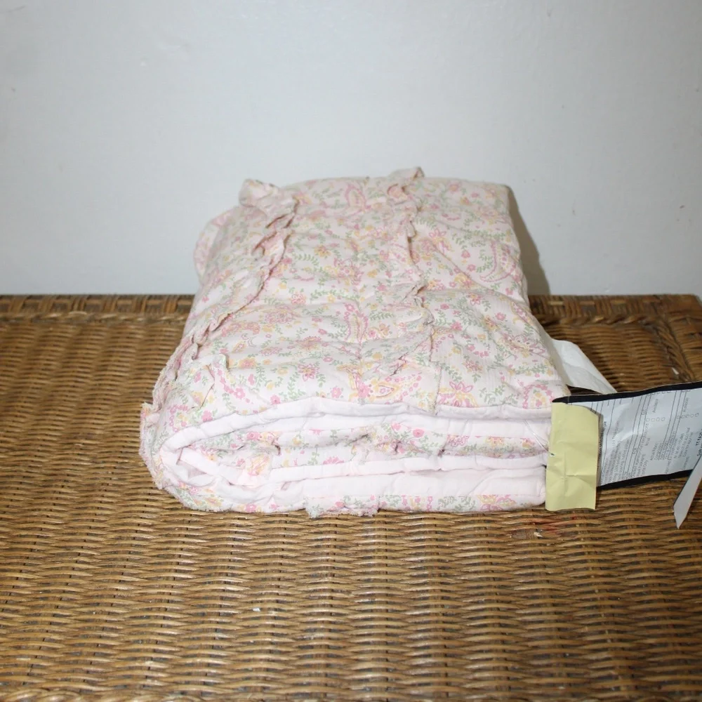 Williams Sonoma. Printed Floral Pattern Hand Quilting Ruched Sham.